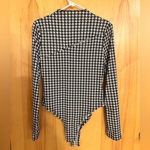 NWOT Black and White Houndstooth Long Sleeve Bodysuit
